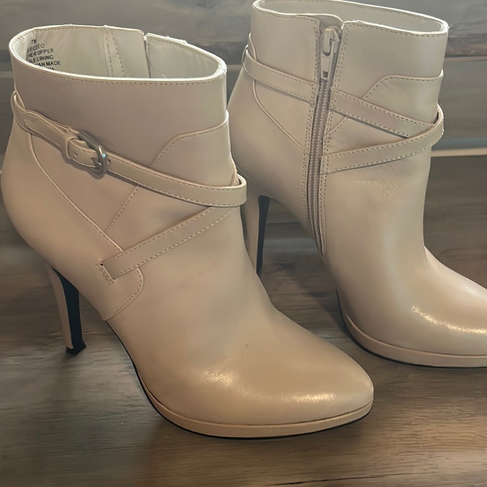 Size 7 Nine West Boots